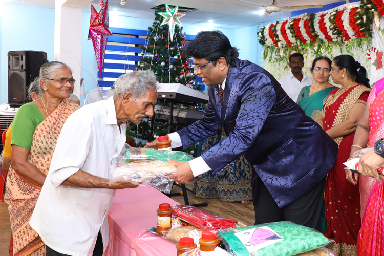 Grace Ministry, Bro Andrew Richard & family helped the poor and needy families on the occasion of New Year Eve by distributing Sarees, Grocery & Food in Mangalore. 